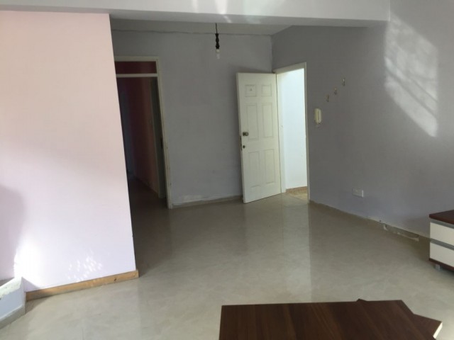 UYGUN FİYATA SATILIK GİRNE LAPTA BÖLGESİNDE 3+1 DAİRE: SÜREYYA TEZCAN 0533 857 07 24