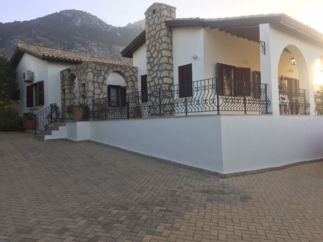 URGENT FOR SALE KYRENIA LAPTA AREA 3+1 BUNGALOW WITH SWIMMING POOL AND BEAUTIFUL SEA AND MOUNTAIN VIEWS: DOĞAN BORANSEL 0533 867 19 11