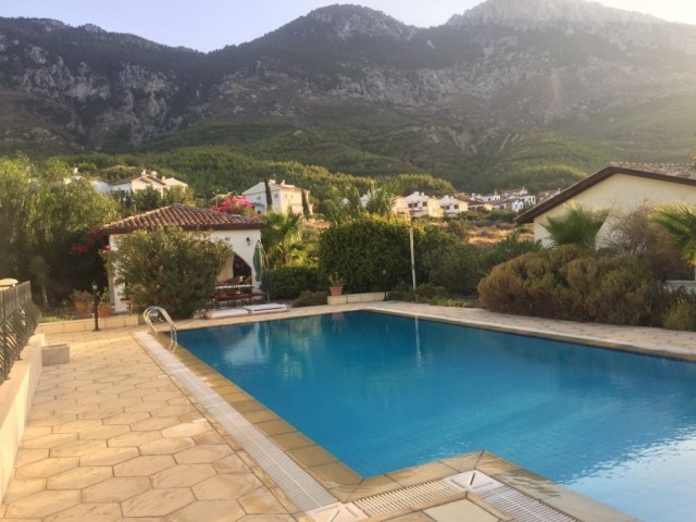 DRINGENDER VERKAUF IN KYRENIA LAPTA REGION 3+1 POOLBUNGALOW MIT SEHR SCHÖNEM MEER- UND BERGBLICK DOĞAN BORANSEL 05338671911