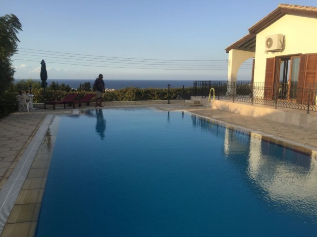 DRINGENDER VERKAUF IN KYRENIA LAPTA REGION 3+1 POOLBUNGALOW MIT SEHR SCHÖNEM MEER- UND BERGBLICK DOĞAN BORANSEL 05338671911