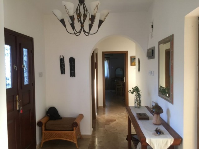 DRINGENDER VERKAUF IN KYRENIA LAPTA REGION 3+1 POOLBUNGALOW MIT SEHR SCHÖNEM MEER- UND BERGBLICK DOĞAN BORANSEL 05338671911