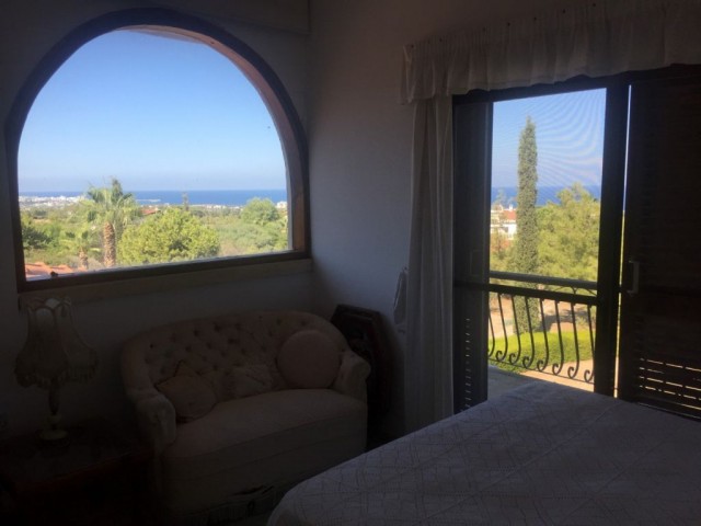 FOR SALE KYRENIA CATALKOY AREA 4+1  CLASSIC  VILLA WITH SWIMMING POOL AND BEAUTIFUL  SEA and MOUNTAIN VIEWS: DOĞAN BORANSEL +90533 867 19 11