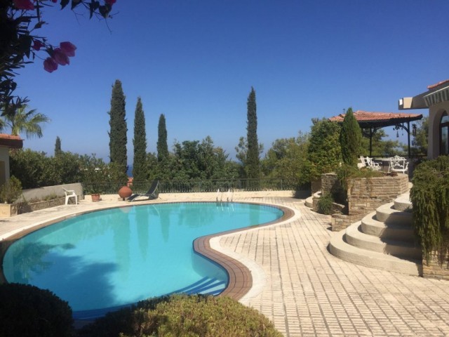 VILLA MIT POOL ZU DRINGENDEM VERKAUF IN KYRENIA, REGION ÇATALKOY, 4+1 CA. 11 DEKORATIONEN GRUNDSTÜCK MIT POOL: DOĞAN BORANSEL 0533 867 1911