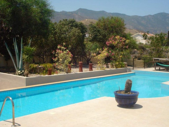 Beautıful 4 bedroom Vılla wıth pool on 1 donum land Kyrenıa/Alsancak