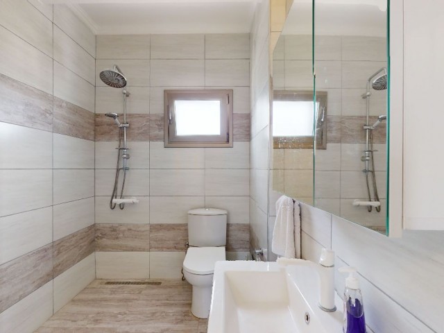 Lefkoşa bölgesinde satılık 7+2 villa