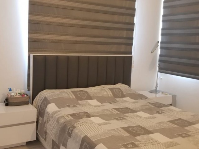 Yenikent'te 2 katlı apartmanın 2. katında geniş teraslı ve balkonlu, şömineli 3+1 daire