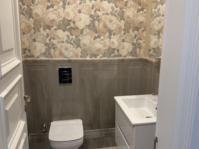 Girne Bellapais Bölgesin'de Muhteşem Manzaralı 4+1 Kiralık İkiz Villa