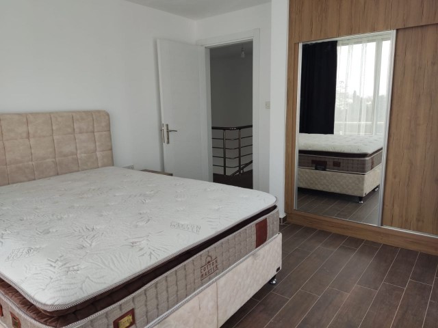 Girne Merkezde  Güzel Konumda Satılık 3+1 Penthouse