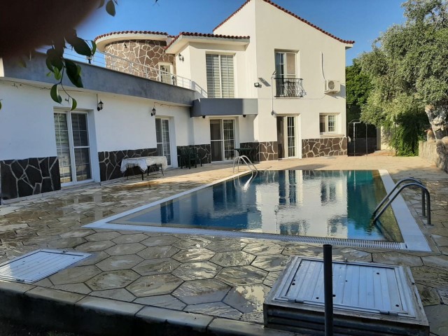 Girne Alsancak Bölgesinde Satılık villa