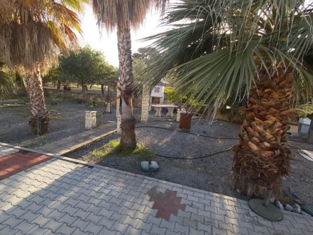 Girne Lapta Bölgesinde Dağ ve Deniz Manzaralı    Satılık Bungalov Villa