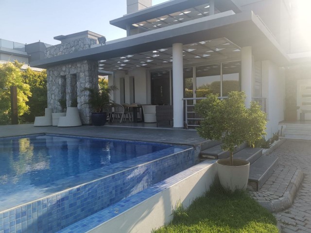 3+1 VILLA MIT POOL MIT ATEMBERAUBENDEM BERG- UND MEERBLICK IN OZANKÖY