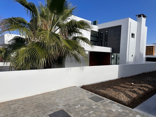 4+1 Villa for Sale in a Magnificent Location in Edremit, Kyrenia