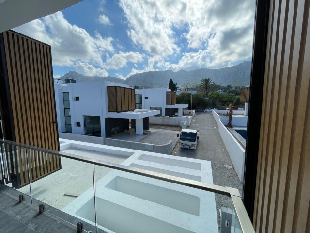 4+1 luxury villa for sale in Kyrenia Edremit region