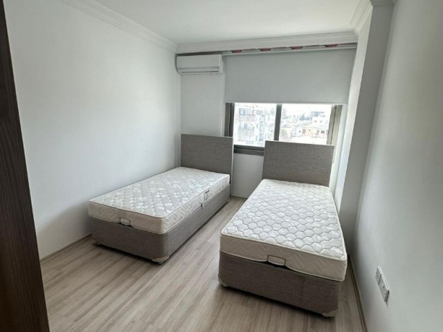 Girne'de kiralık 3 yatak odalı yeni daire