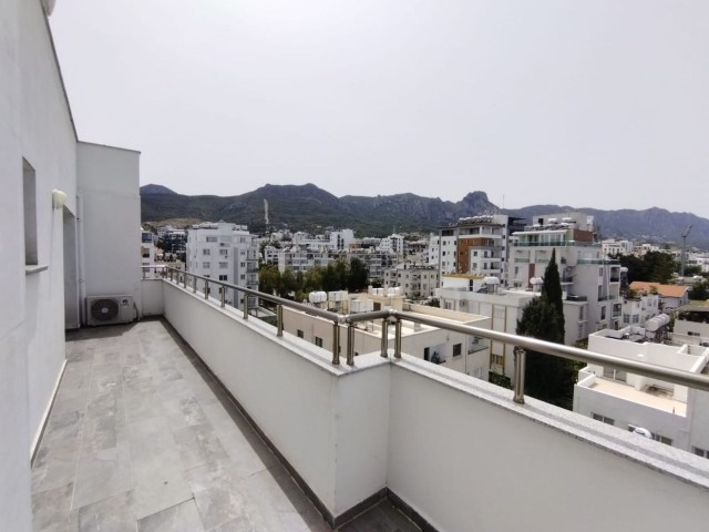 2 Plus 1 Penthouse-Wohnung zu vermieten mit FANTASTISCHER AUSSICHT