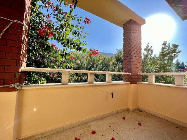 Lapta Villa 5+1, area 240 sq. m., garden 700 sq. m., 2 floors, covered terrace, 5 bedrooms, 4 bathrooms. Stunning views of the mountains and sea. 🌊Personal pool, 🌿big garden 🍀Good infrastructure: school, post office, pharmacy, bank, shops, restaurants, cafes, casino. ✨Sea in direct visibility ✨well 