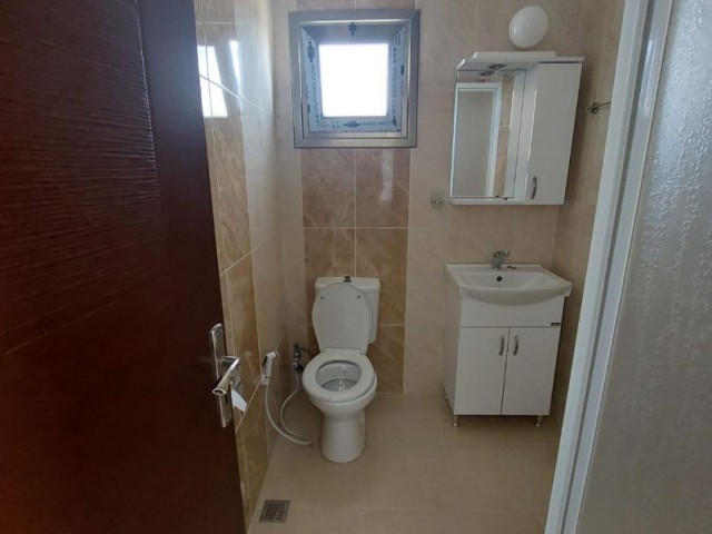 Komplett möblierte 2+1 Penthouse-Wohnung zum Verkauf mit Meerblick an der Salamis Road, Nordzypern Famagusta