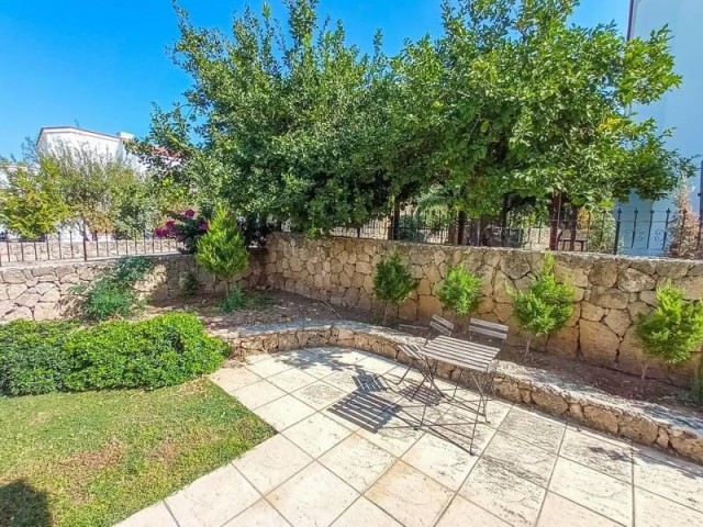 Girne Çatalköyde Deniz Manzaralı Ortak Havuzlu Müstakil 2+1 Villa 119000 Stg 