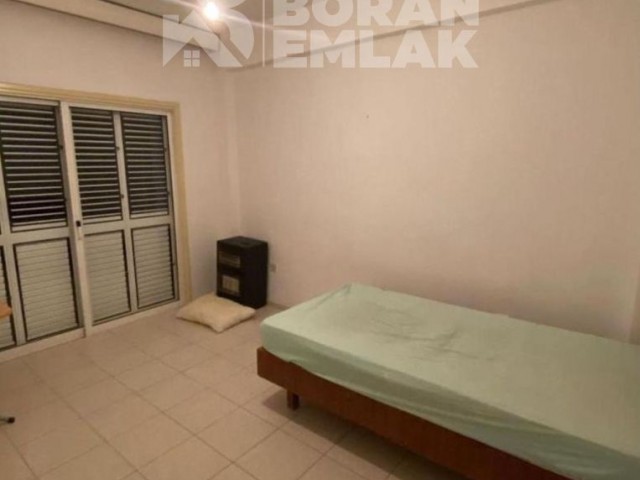 3+1 Wohnung zur Miete in Nikosia Dereboyu 5500 TL ** 