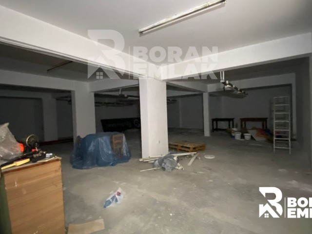 Dereboyu'nda  Ana Cadde Uzerinde Satilik 300 m2 Depo/ Is Yeri 