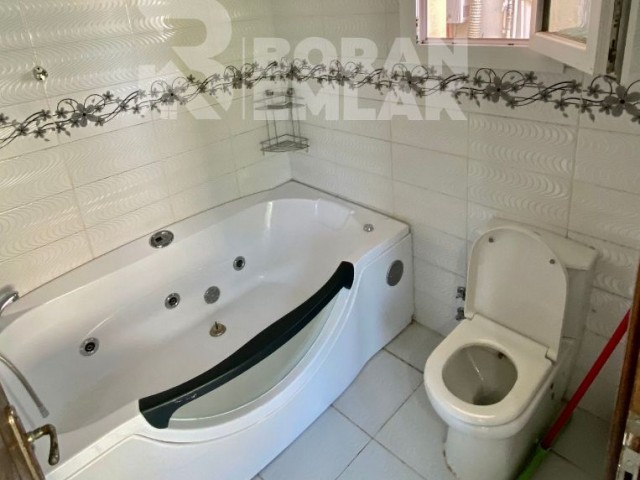 2+1 Wohnung mit Jacuzzi 300 STG zur Miete in Nikosia Kucuk Kaymakli ** 