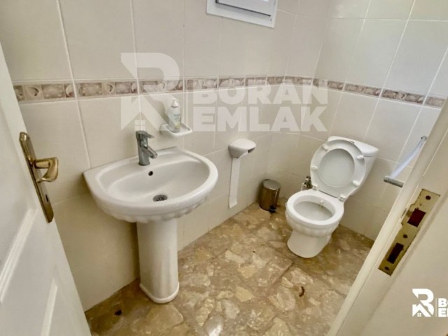 Zu verkaufen 3+1 Villa mit Pool in Kyrenia Catalkoy ** 