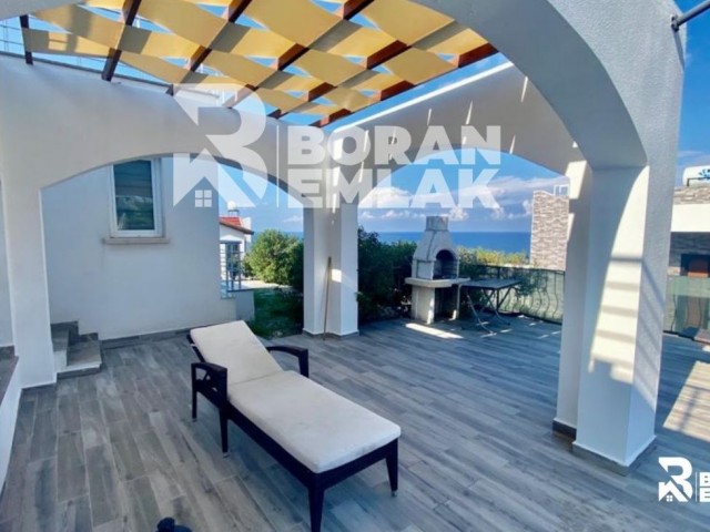 Girne Esentepe'de Kiralık 3+1 Full Eşyalı Havuzlu Luks Villa 