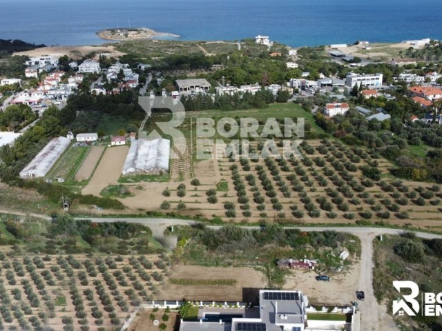 Girne Zeytinlik'te Satilik Hem Konut Hem Ticari Imarli Arsa 