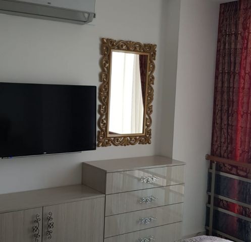 Girne merkezinde Aquamarine residence kiralık 2+1 lüks daire