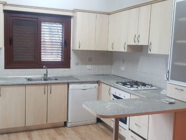 Flat To Rent in Aşağı Girne, Kyrenia