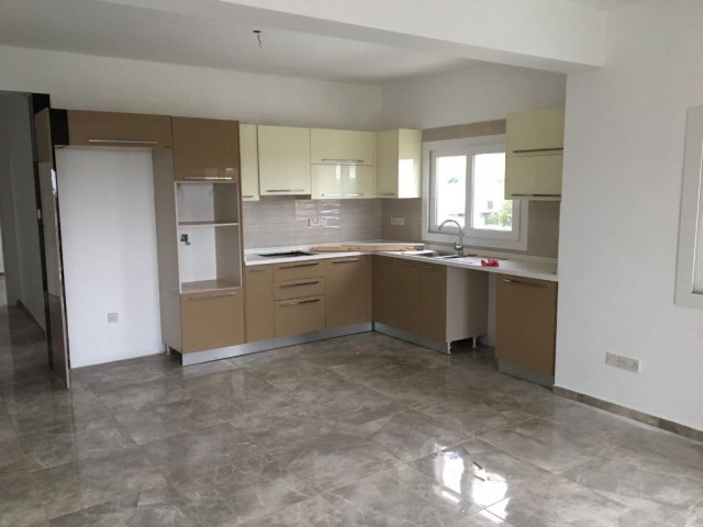 Flat To Rent in Alsancak, Kyrenia