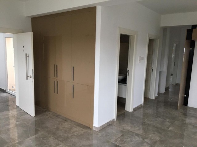 Flat To Rent in Alsancak, Kyrenia