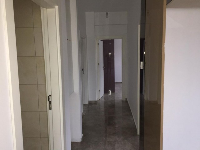 Flat To Rent in Alsancak, Kyrenia