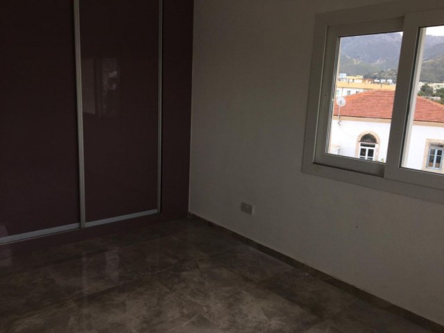 Flat To Rent in Alsancak, Kyrenia