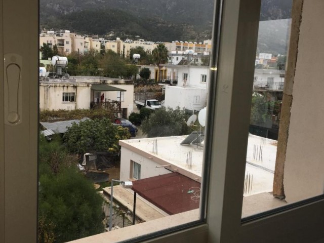 Flat To Rent in Alsancak, Kyrenia