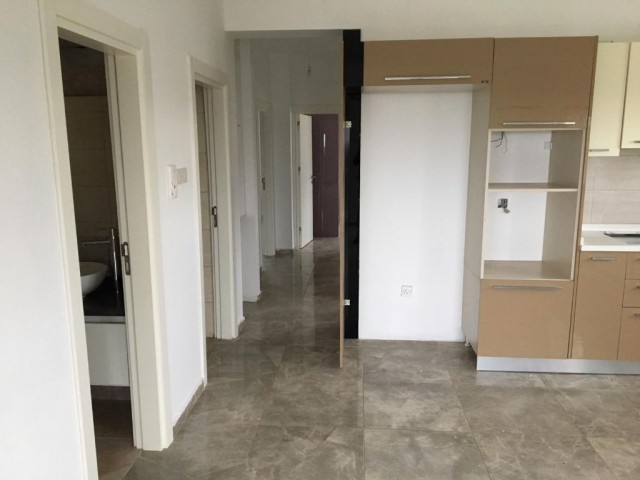 Flat To Rent in Alsancak, Kyrenia