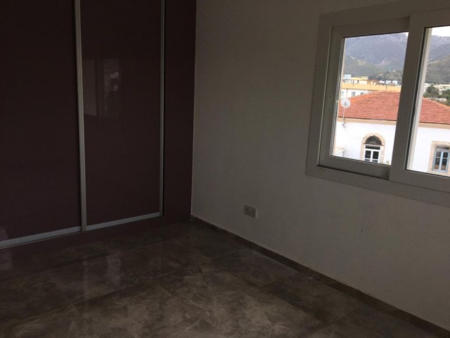 ALSANCAK  SEVİLYA SİTESİ KİRALIK  3+1  DAİRE