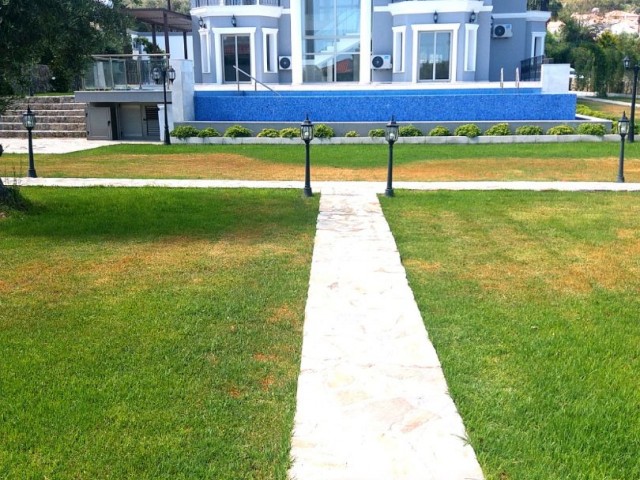 Villa mit großem Garten mit Blick auf Bellapais te nicht schließen ** 