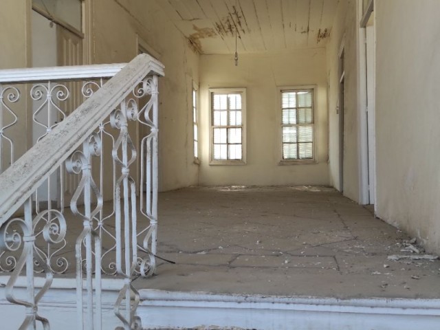 Villa Zum Verkauf Auf Dem Selimiye-Platz In Nikosia ** 