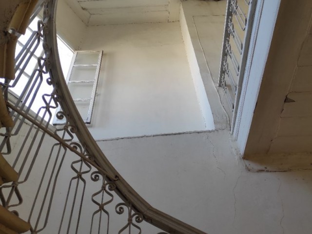 Villa Zum Verkauf Auf Dem Selimiye-Platz In Nikosia ** 