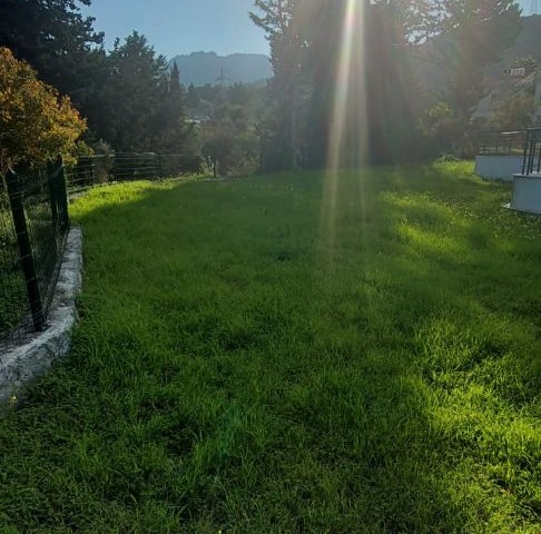 VILLA IN ALSANCAKTA MIT GROßEM GARTEN ** 