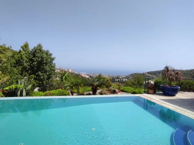 Spacious Villa with Stunning Views ** 