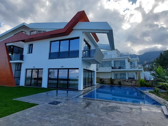 Magnificent, High-quality, Spacious, New Villa with a View ** 