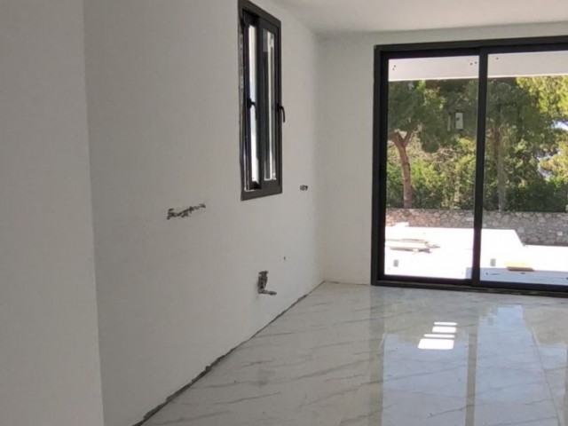 Spacious modern villa in a very central location ** 