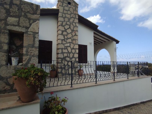 Well-Maintained Pool Villa with Wonderful Views ** 