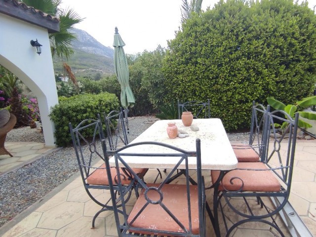 Well-Maintained Pool Villa with Wonderful Views ** 