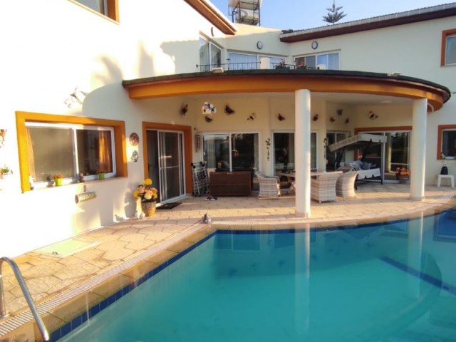 4 Bedroom Villa with private swimming pool 