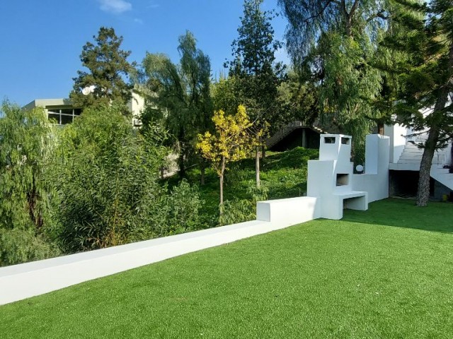 Villa mit herrlicher Aussicht auf die Ringstraße von Kyrenia