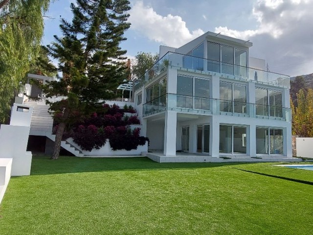 Villa mit herrlicher Aussicht auf die Ringstraße von Kyrenia