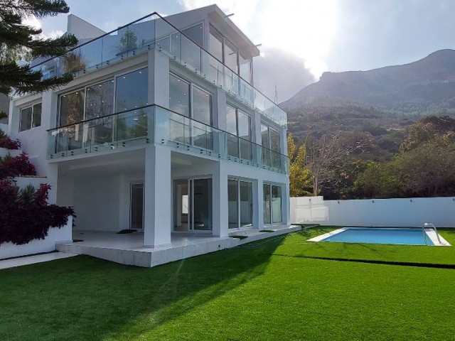 Villa mit herrlicher Aussicht auf die Ringstraße von Kyrenia